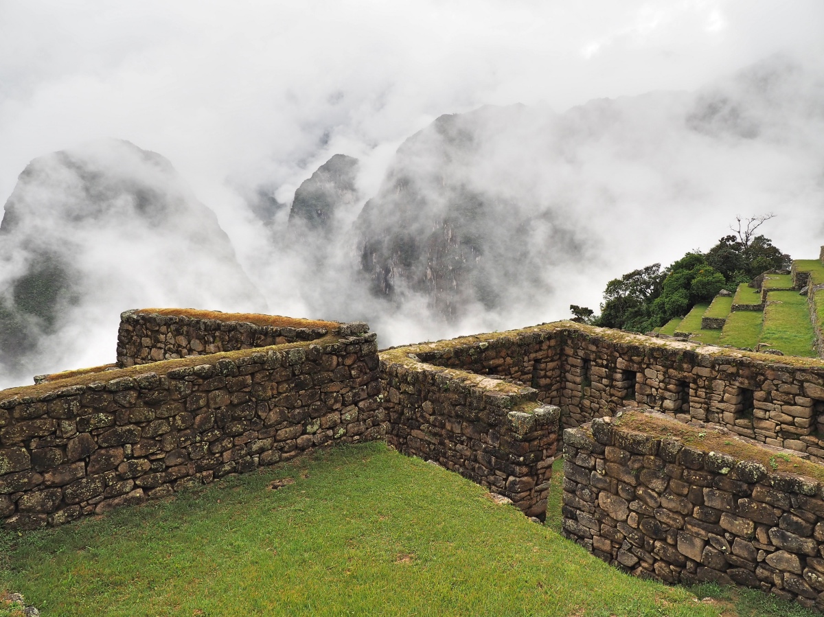 Machu Picchu, Walls